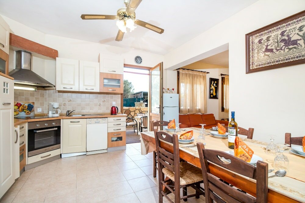 Фото Cozy Family Home Near the Beach