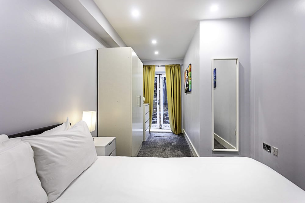 Фото Bright Clapham Apartment