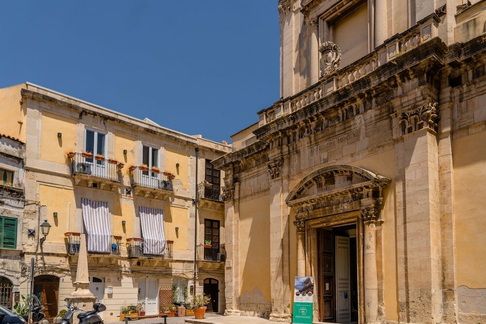 Фото Charm Of Ortigia Central Flat