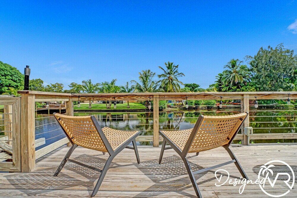 Фото Stunning Waterfront 3br with Heated Pool