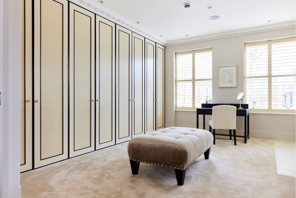 Фото The Chelsea Escape - Spacious 5bdr Flat With Garden