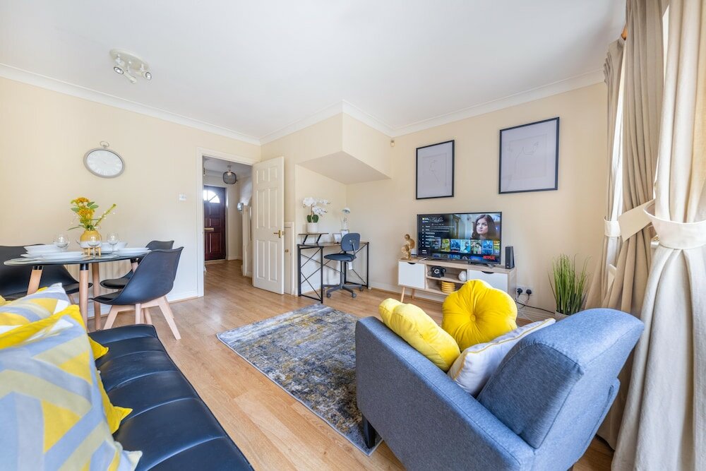 Фото Pierocks Wickets Luxury Entire House, Free Parking and Wi-fi in Maidenhead