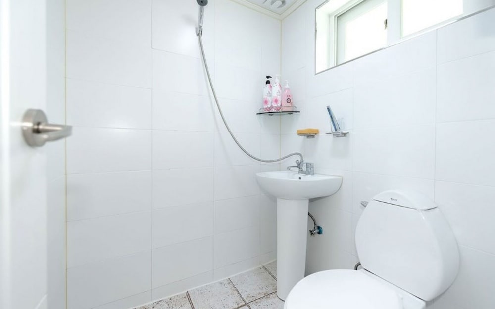 Фото Yeosu Maison Blanche Pension