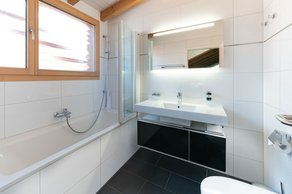 Фото Chalet Apartments Iseltwald