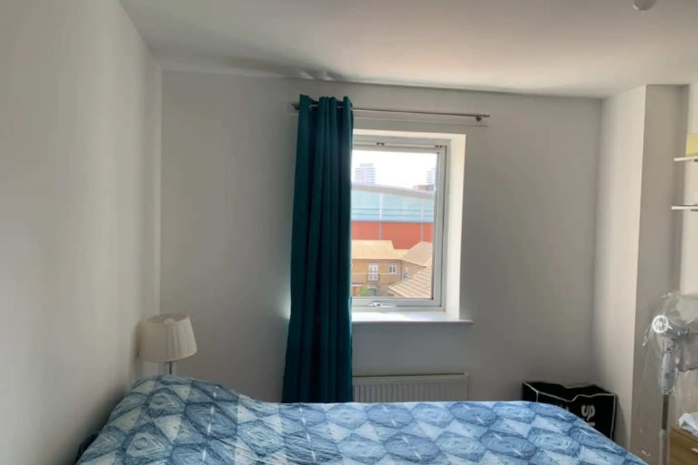 Фото Modern 1bd Flat With Balcony - Mile End