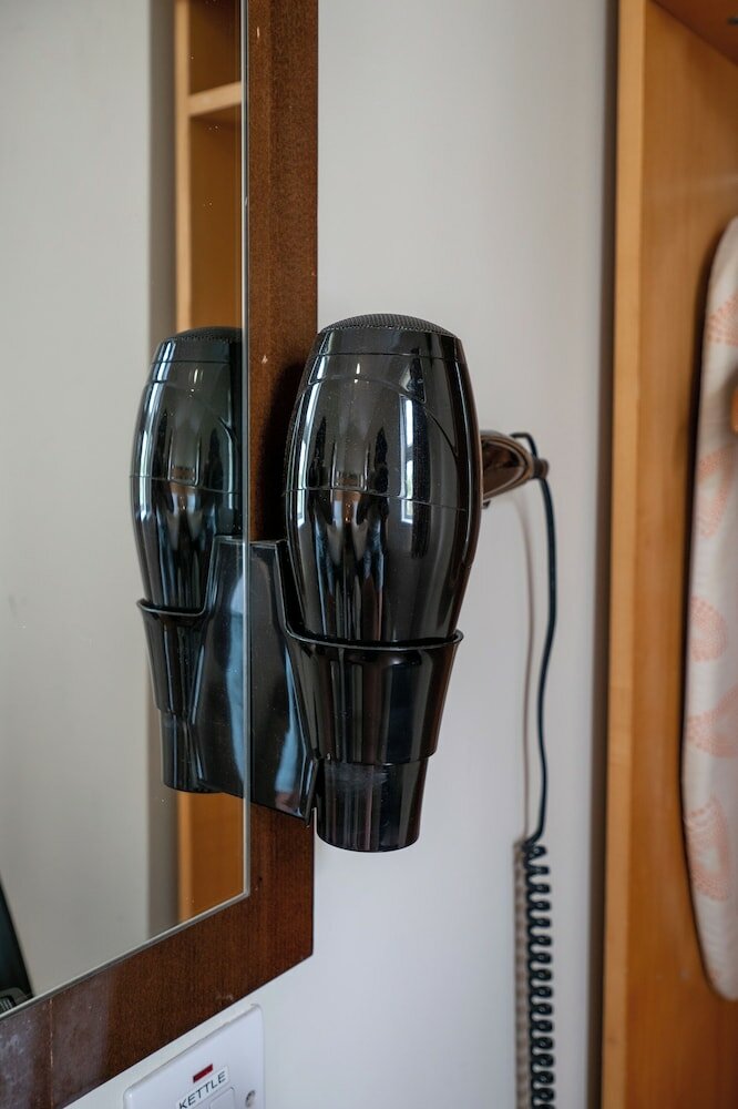 Фото Maiden Oval Hotel