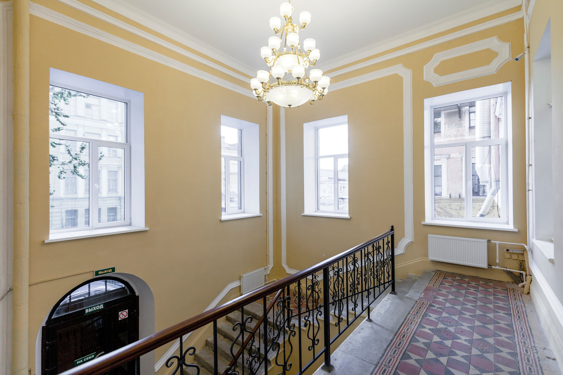 Фото Друзья у Гостиного Двора