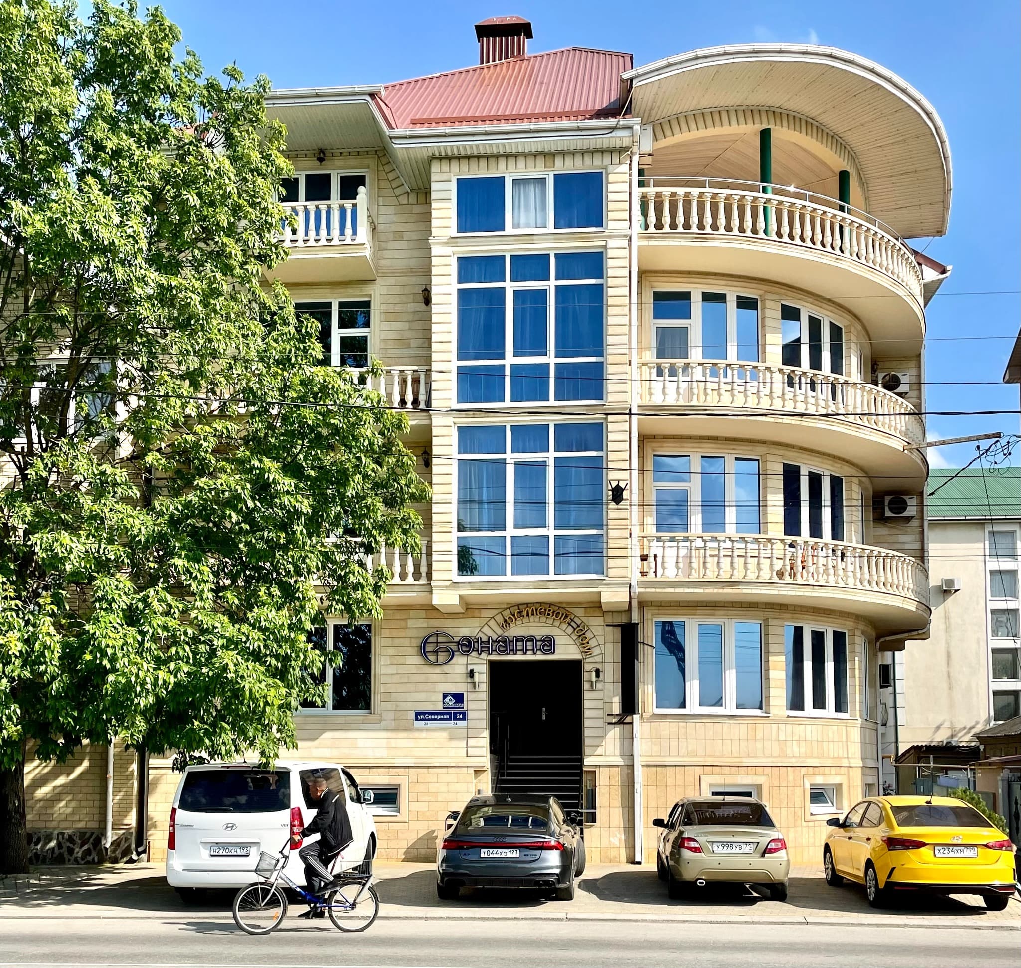 Фото отеля 1