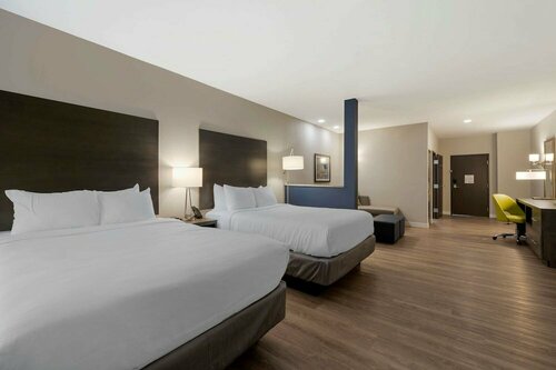 Гостиница Comfort Suites Cincinnati University - Downtown в Цинциннати