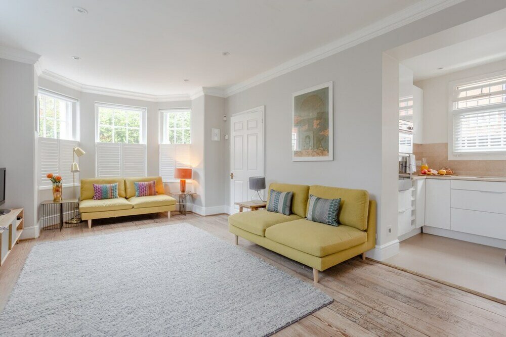 Фото Charmingly Unique and Recently Refurbished Watchman's Lodge in Camden Town