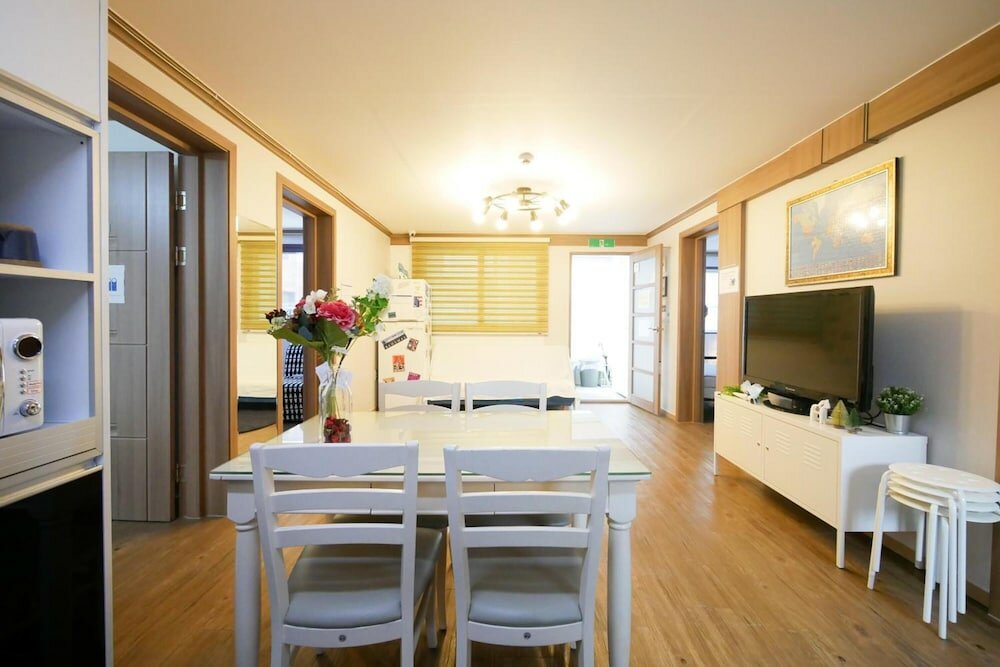 Фото Liz's House - Hostel