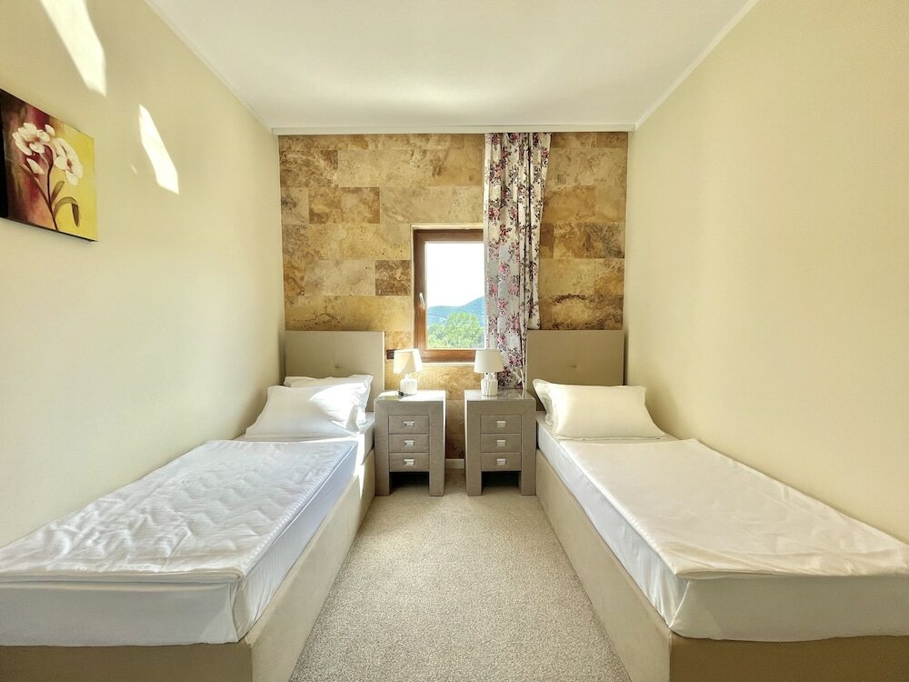 Фото Hotel Opera Jaz