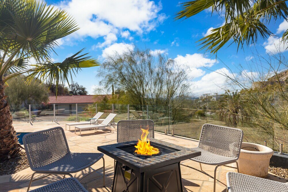 Фото Desert Lagoon by Avantstay Luxury Phoenix Home w Entertainers Backyard