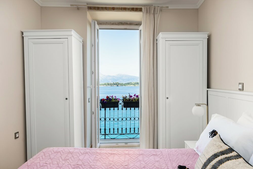 Фото Mouragia Luxury Seaview Suite by Konnect