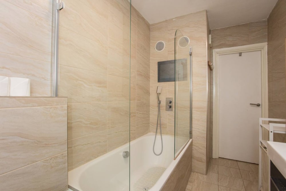 Фото Modern 2 Bedroom Apartment in Marble Arch