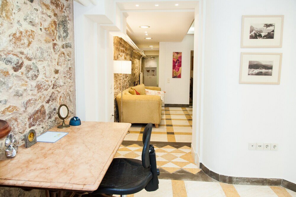 Фото Chic Charming Central Athens Apt