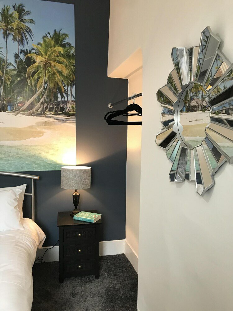 Фото Bright Spacious 3-bed With Office & Patio, Preston