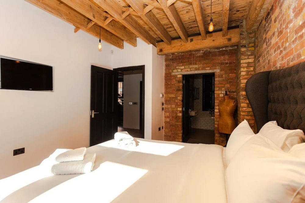 Фото Spectacularly Unique 4 Bedroom House in Bethnal Green