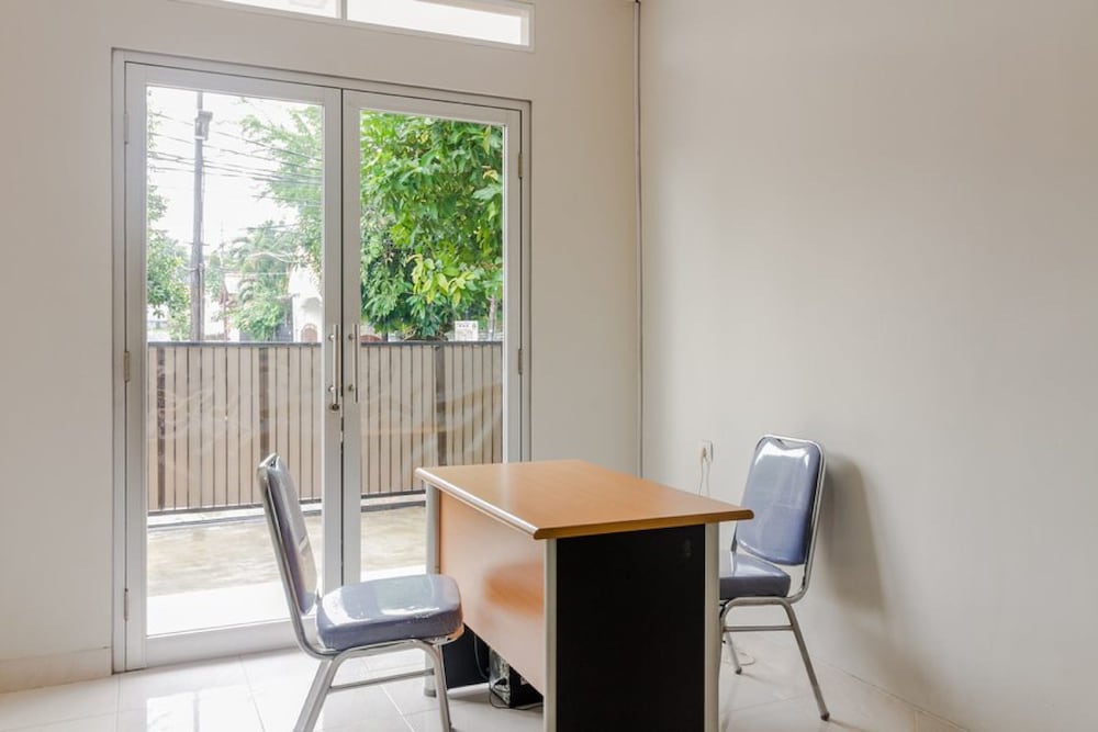 Фото RedDoorz @ Cipete Raya