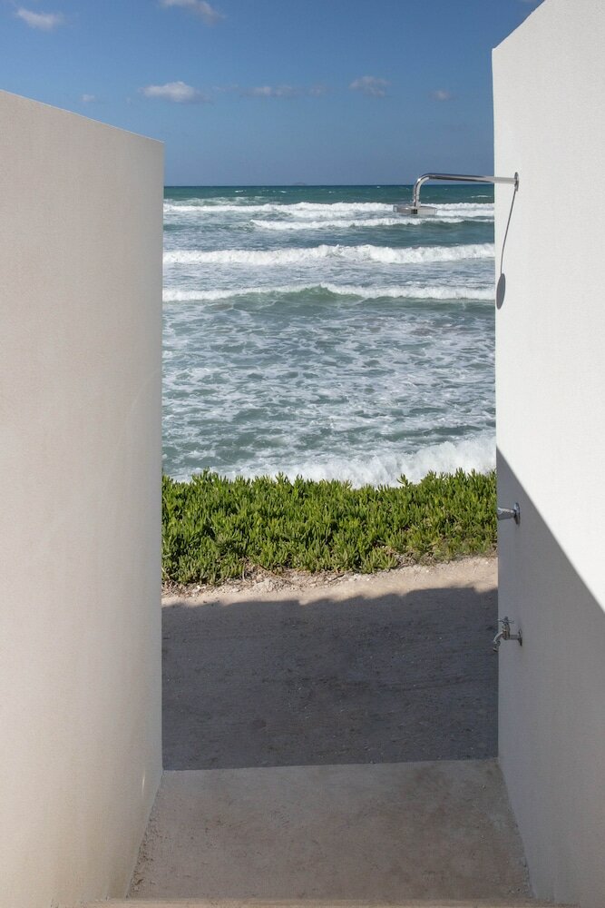 Фото Pebble Luxury Suite by the Sea