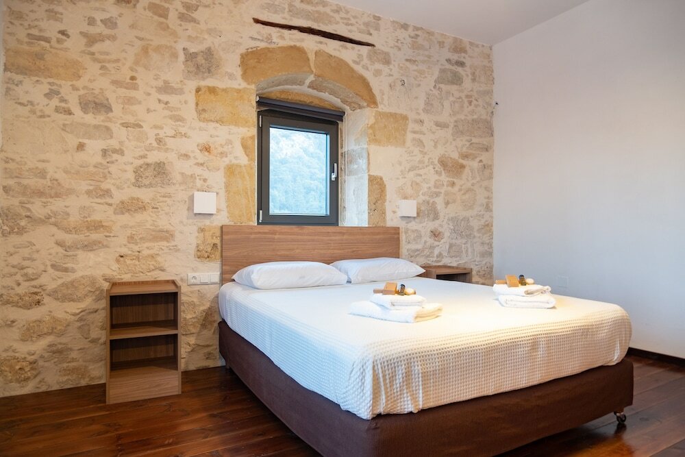 Фото Traditional Villa in Fres