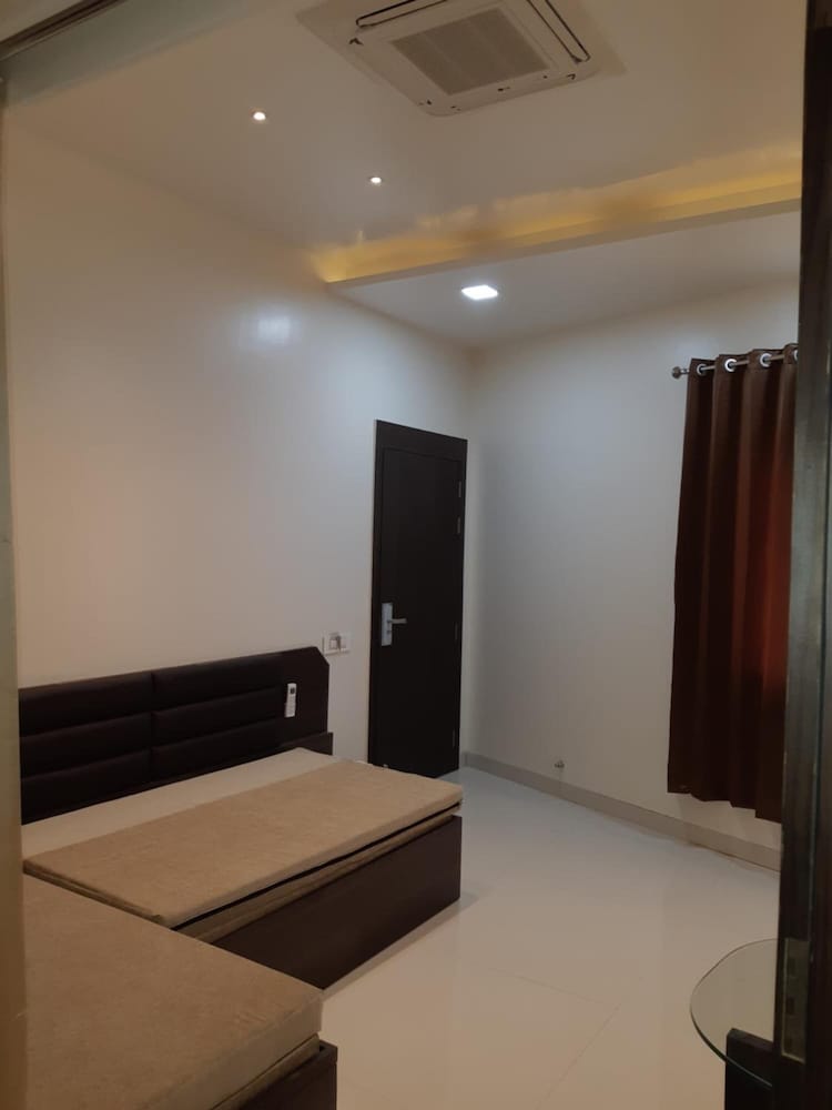 Фото Hotel Pushpak Satara