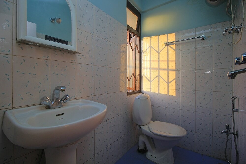 Фото Oyo 27907 Greater Kailash The Palace