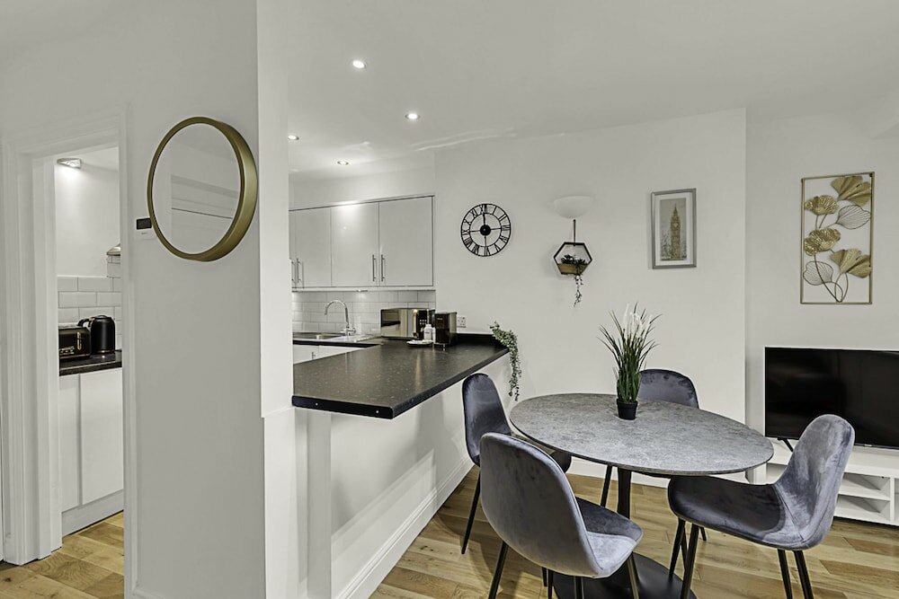 Фото Contemporary Oasis in Paddington III