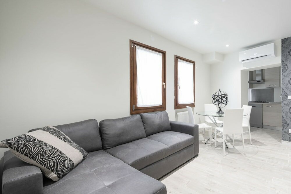 Фото Apartments in San Marco with Canal View