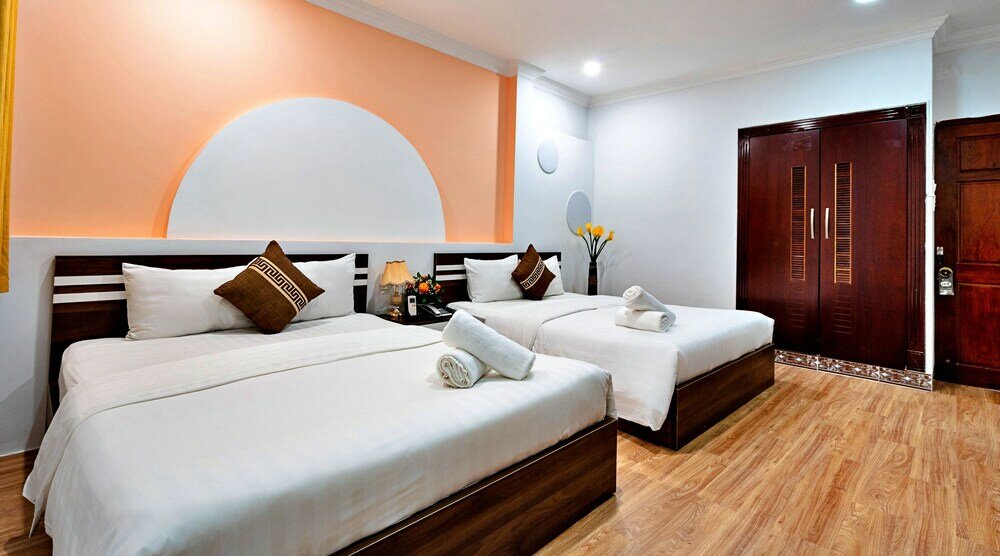 Фото Hanz Cosmos Central Hotel