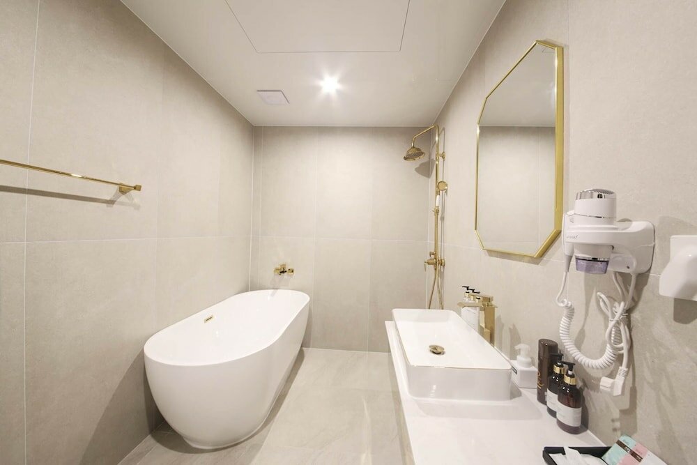 Фото Denbasta Signature Hotel