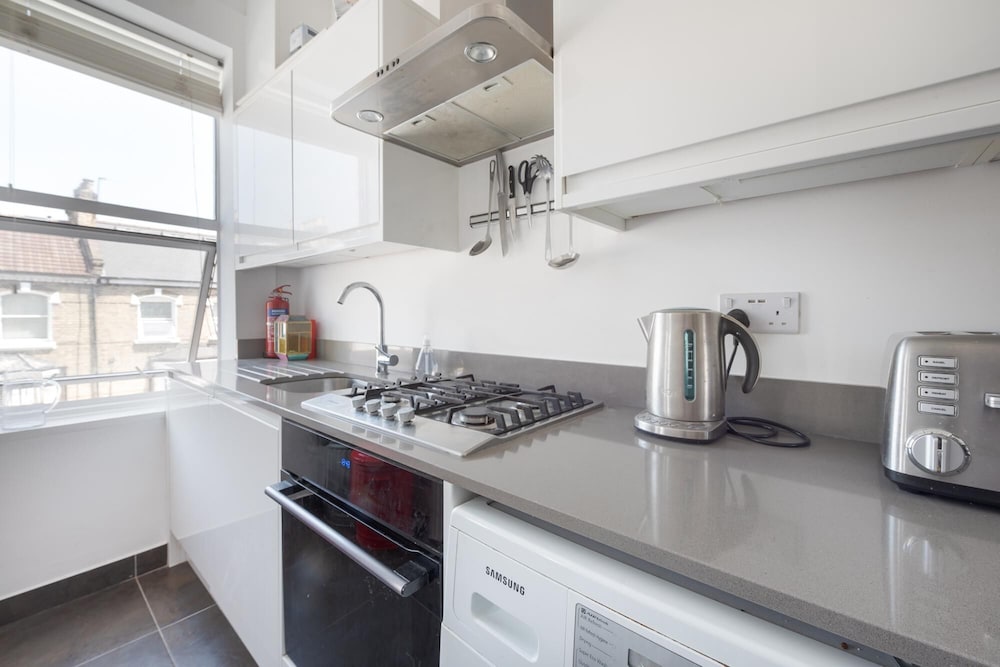 Фото Bright two Bedroom Flat in Fashionable Fulham by Underthedoormat