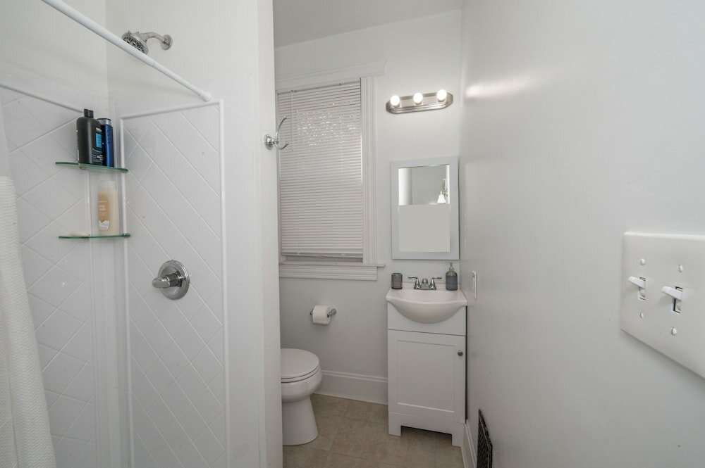 Фото Suites on Main 1