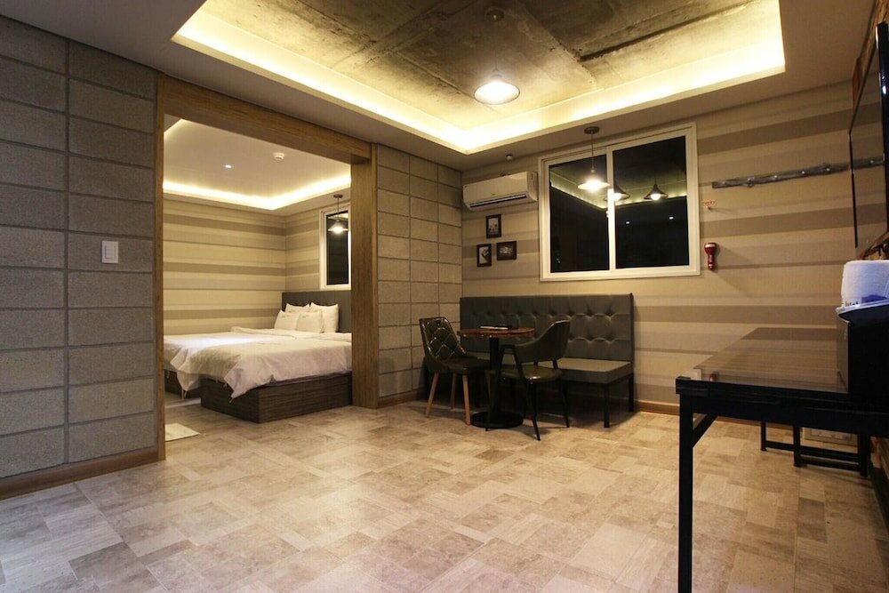 Фото Yeosu Hakdong Ja Self Check-in Motel