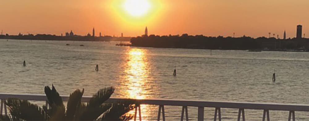 Фото Oasis Lagoon