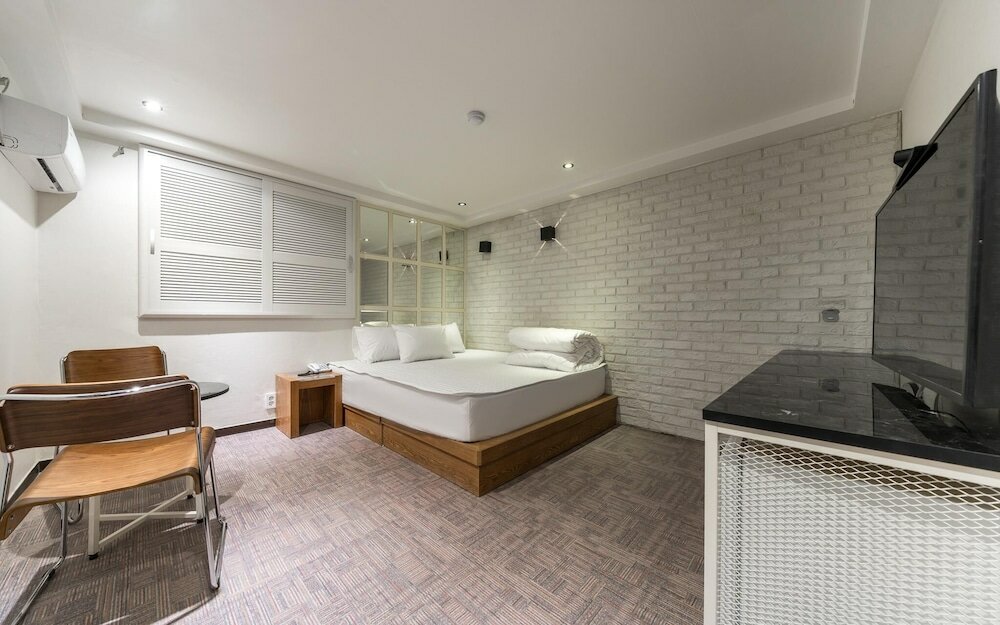 Фото Busan Daeyeondong Hotel With