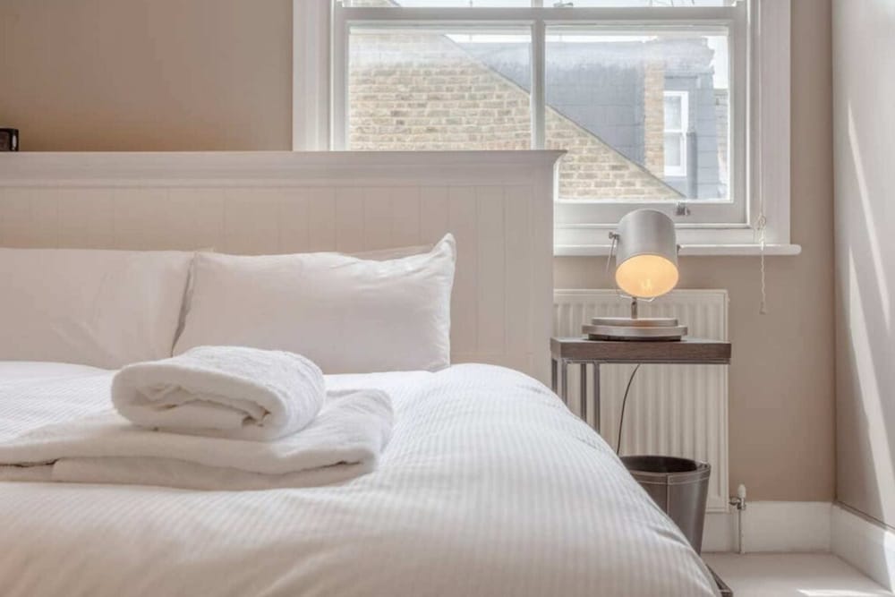 Фото Contemporary 2bd Flat w Patio, Clapham!