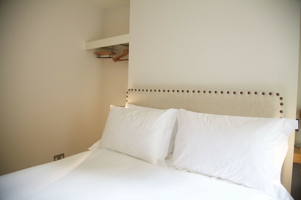 Фото 1 Bedroom Apartment near Kings Road