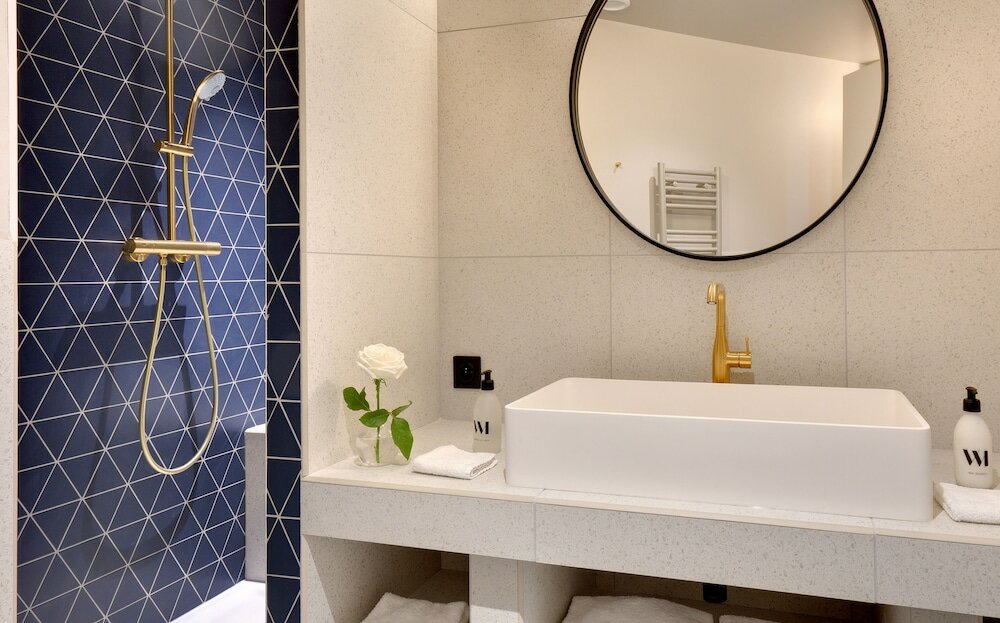 Фото Artemisia Montmartre