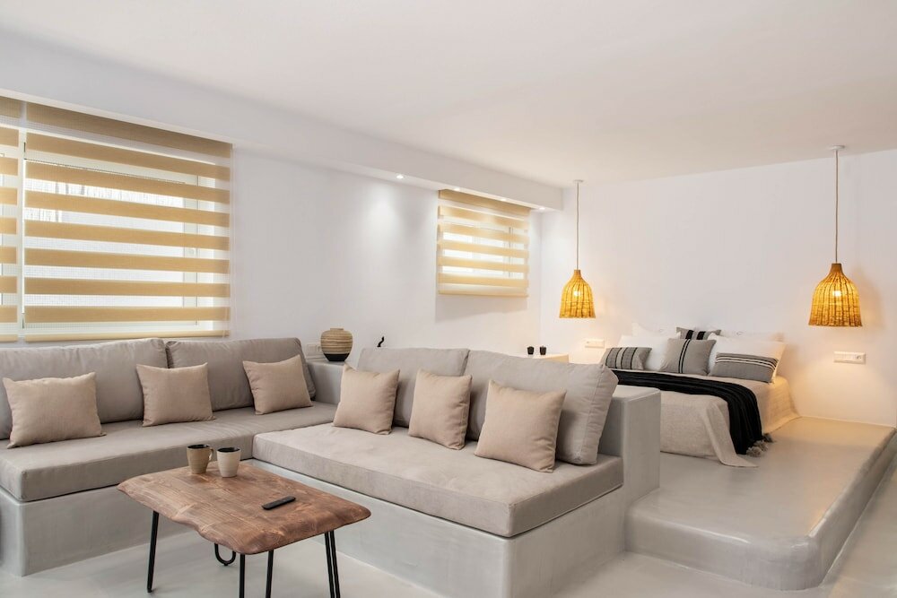 Фото Pebble Luxury Suite by the Sea