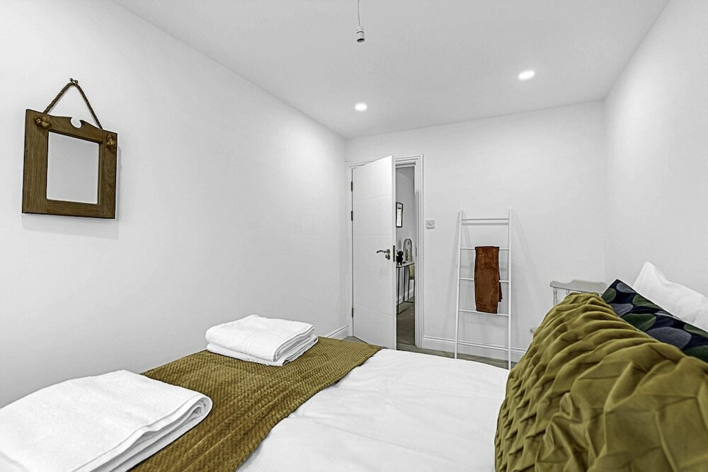 Фото Beautiful 3 Bed Abode in Hanwell