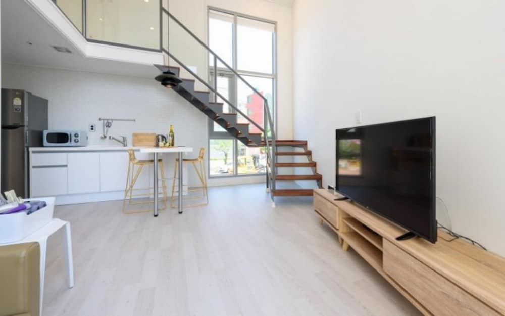 Фото Yeosu Grida Resort Pension