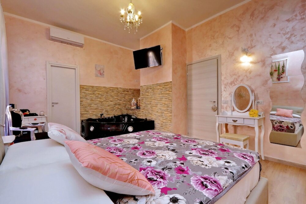 Фото Chilling Hot Tub Suite