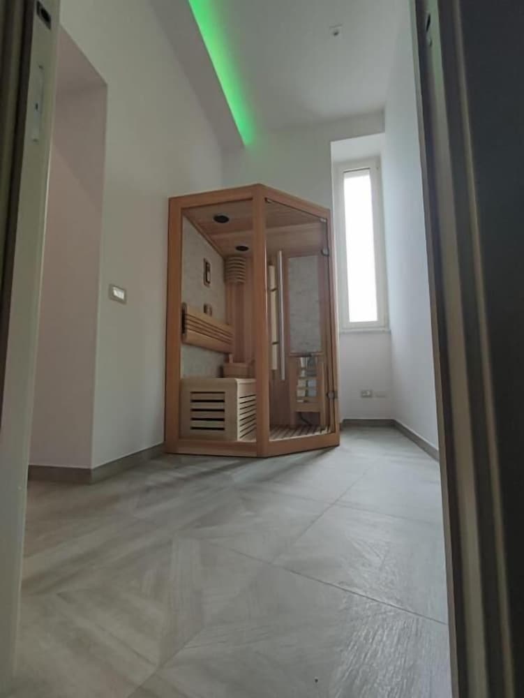 Фото Twin Towers Naples Luxury