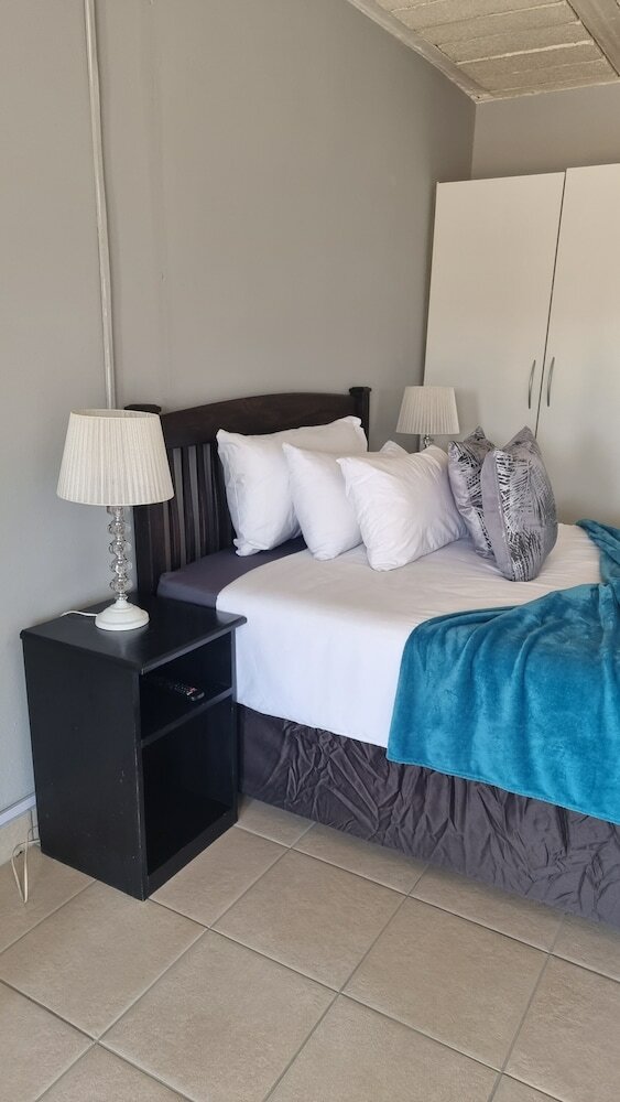 Фото Stay @ Home Airport Lodge