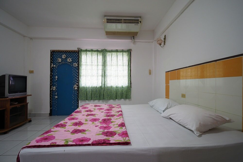 Фото Oyo 1004 Naklua Mansion