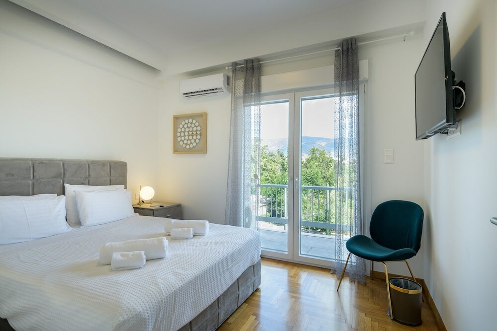 Фото Lush Emerald apt in the heart of Athens