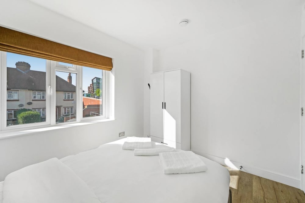 Фото Gorgeous 3 Bedroom Duplex Apartment in West London