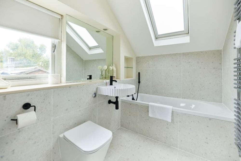 Фото The Brimmington Park Escape - Lovely 3bdr House With Study Room + Garden