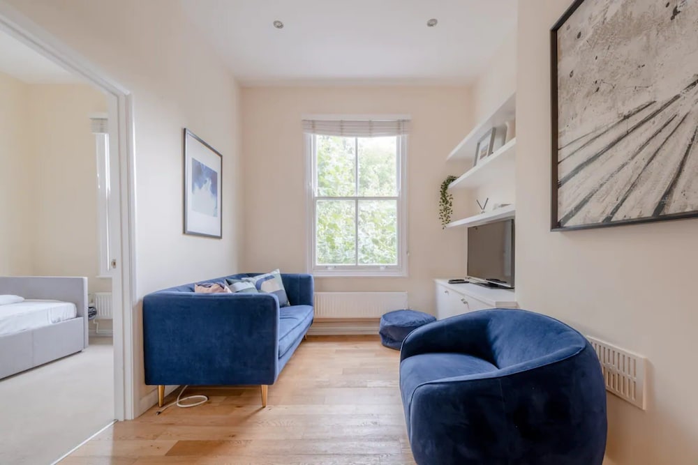 Фото Lovely 2 Bedroom Apartment With Great Transport Links
